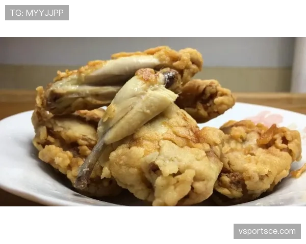 常园训练完偷偷吃炸鸡被拍,这自律人设差点绷不住 常园训练完偷偷吃炸鸡被拍,这自律人设差点绷不住