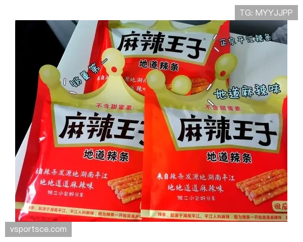 施洋站在豪车旁排队买小吃,那一刹那明星和普通人差的就一包辣条 施洋站在豪车旁排队买小吃,那一刹那明星和普通人差的就一包辣条